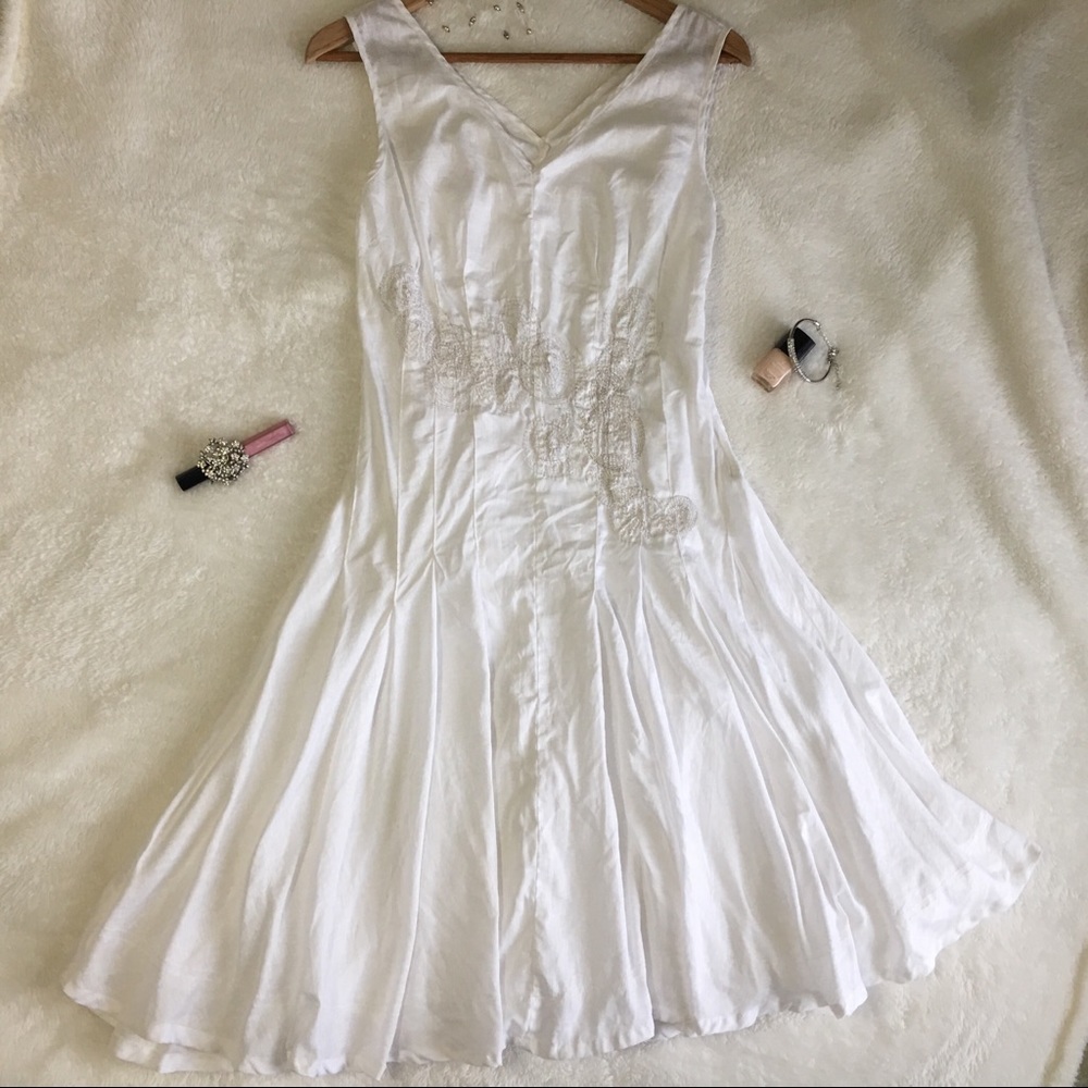 🆕{BGN Studio} White Linen dress + metallic detail - Picture 8 of 8